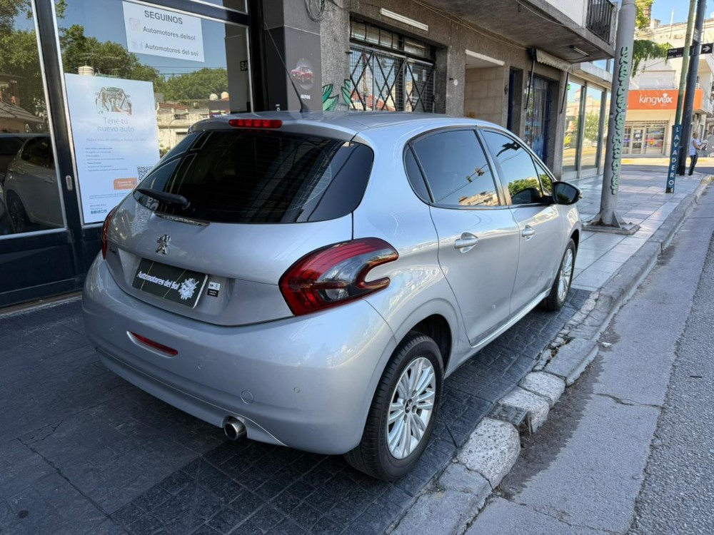 Peugeot 208 Allure — foto 14